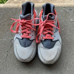 Nike Huarache size 6.5 youth shoes
